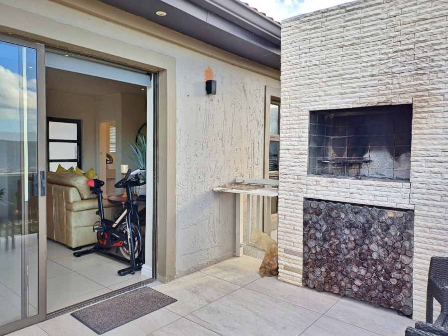 4 Bedroom Property for Sale in Avonddans Western Cape